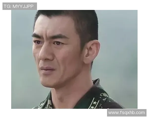 足球明星保镖勇敢拦截狂热粉丝瞬间精彩捕捉